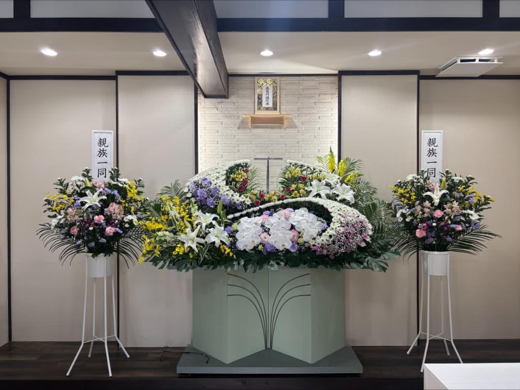 泉佐野市の家族葬・葬儀|家族葬てのひら 祭壇